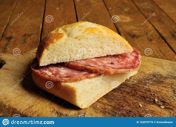 Итальянские сэндвичи с салями базилика - для украшения    
   Давайте на