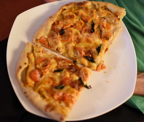 Пицца с помидорами и курицей для украшения    
       Пошаговое приготовление пиццы