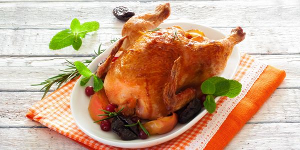 Ароматная фаршированная курица с черносливом и ветчиной | Простые рецепты на каждый день