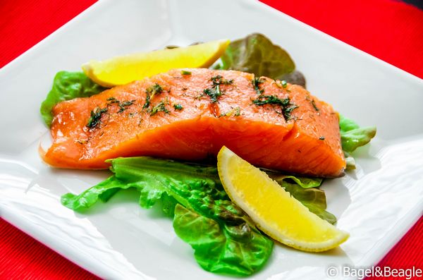 Маринованный по-гречески лосось с соусом дзадзики | Простые рецепты на каждый день