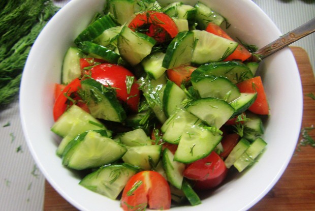 Салат из помидоров и огурцов | Простые рецепты на каждый день