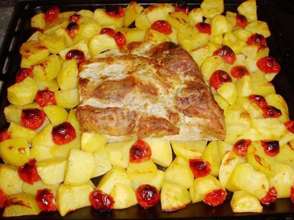 Свинина в духовке с картофелем | Простые рецепты на каждый день